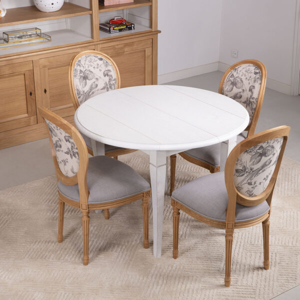 Table ronde à volets Yanis réalisée en Chêne Massif de style Louis Philippe DIAMETRE 105 avec 2 ALLONGES DE 40 CM Finition chêne brossé Ivoire légèrement patiné