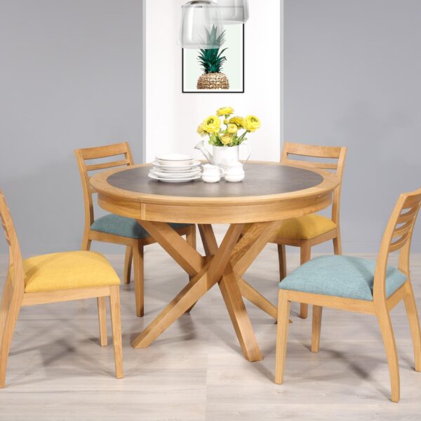 Table ronde Contemporaine Romain, diamètre 120 cm réalisée en chêne avec un pieds central et 1 allonge portefeuille de 50 cm Céramique IRONGREY