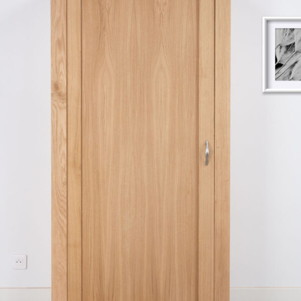 Bonnetière 1 porte réalisée en chêne massif de ligne Contemporaine