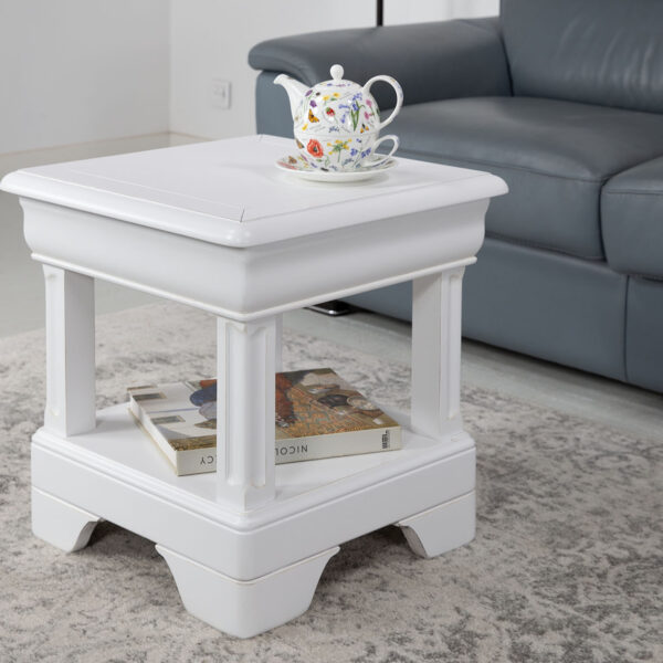 Petite table basse Ines réalisée en merisier de style Louis Philippe Finition Ivoire n°1 légèrement patiné